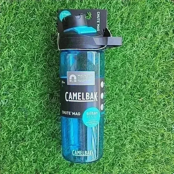 Camelback Chute Mag Tritan Renew Water Bottle Blue 20oz - Picture 1 of 6